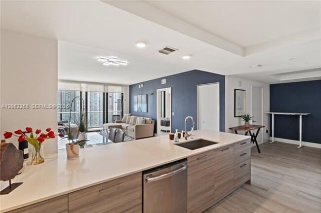 Photo - 121 NE 34th St