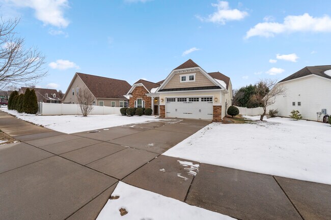 Building Photo - 586 Harrison Dr NW