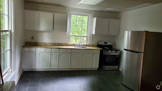 Building Photo - 34 Main St Unit Apt 1