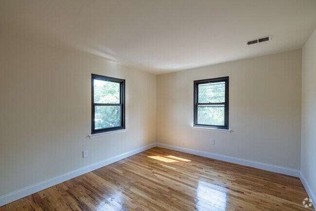 1BR, 1BA - 750SF - Bedroom - Hillside Gardens