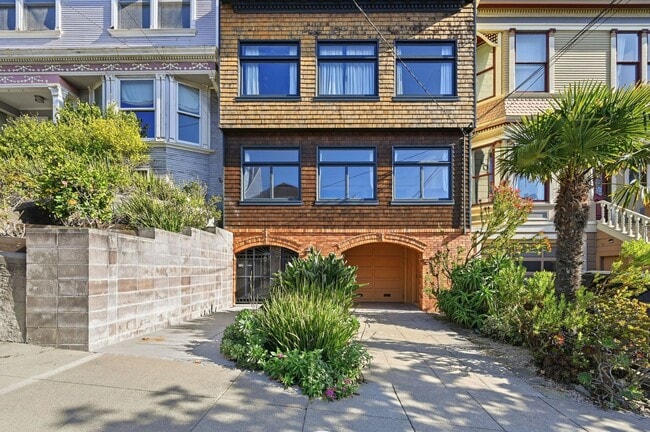 Building Photo - Light Filled Condo in Noe Valley+ Parking Included+ Laundry In unit - Please Contact for Showing ...