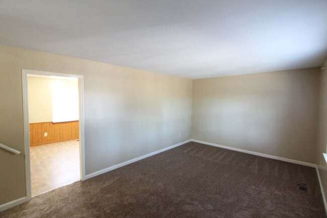 Photo - 3 Bedroom 2 Full Bath + Large Den - Pictur...