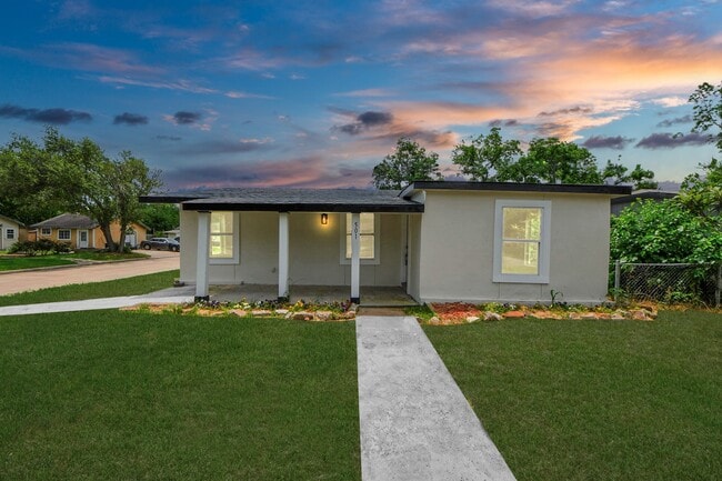 Photo - 501 Schilling Ave