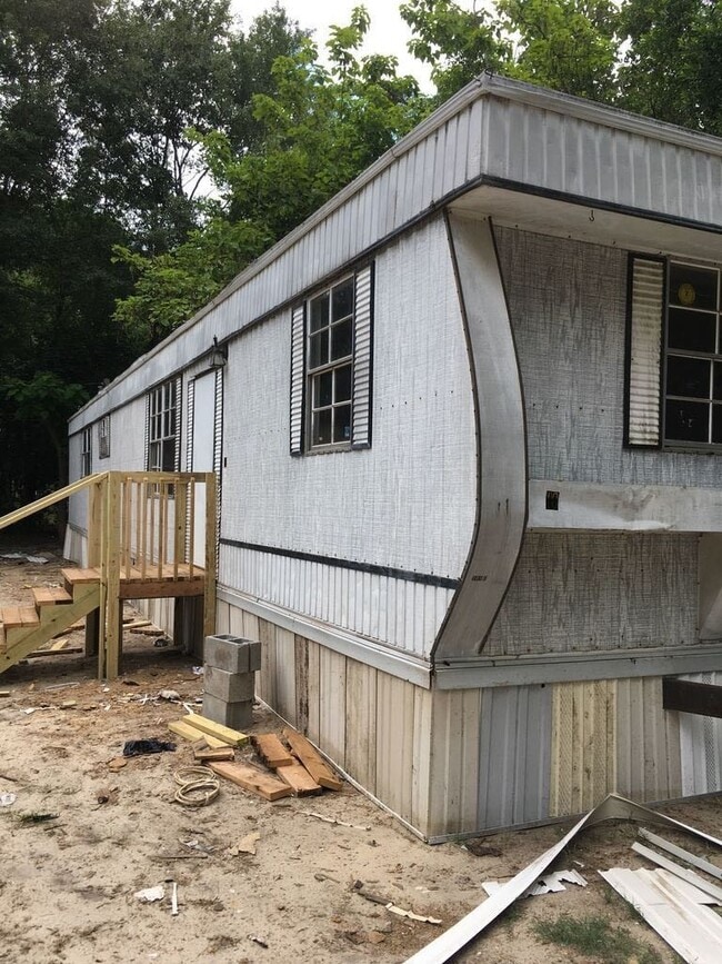 Building Photo - Available Soon! Apply now and rent this af...