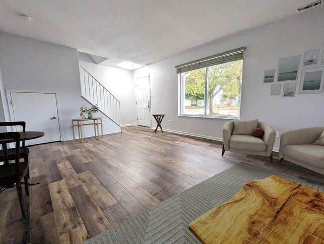 Photo - 410 E 15th St