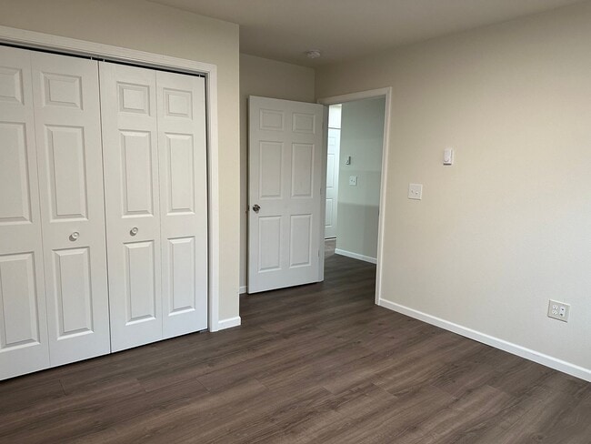 Building Photo - 2 Bedroom Duplex Rental