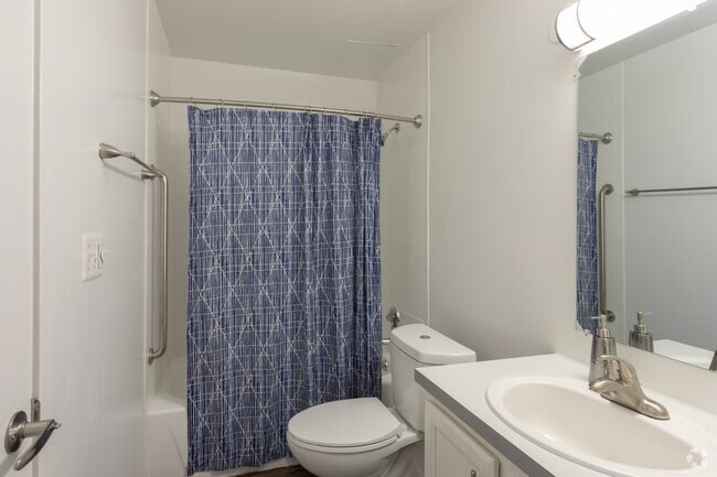 1BR, 1BA - 880 SF