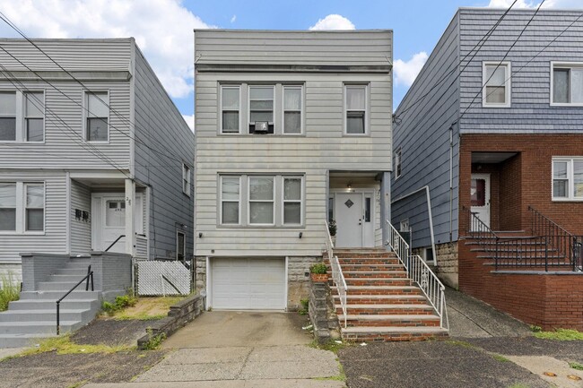 Building Photo - 296 Pearsall Ave Rental