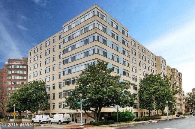 Building Photo - 2401 H St NW Unit 201 Rental