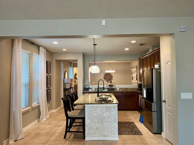 Photo - 700 Briar View Dr