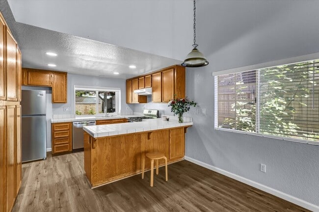 Photo - 625 Forester Ln