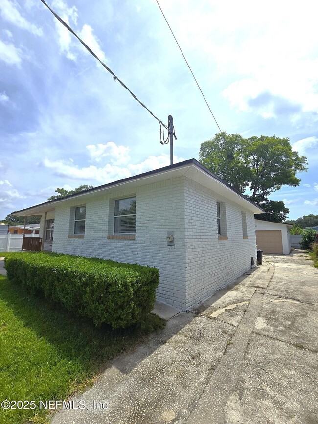 Photo - 5141 Batley Rd