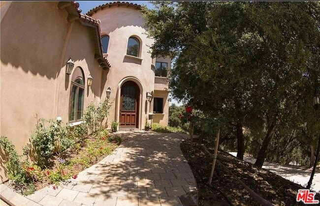 Building Photo - 3889 Old Topanga Canyon Rd Rental