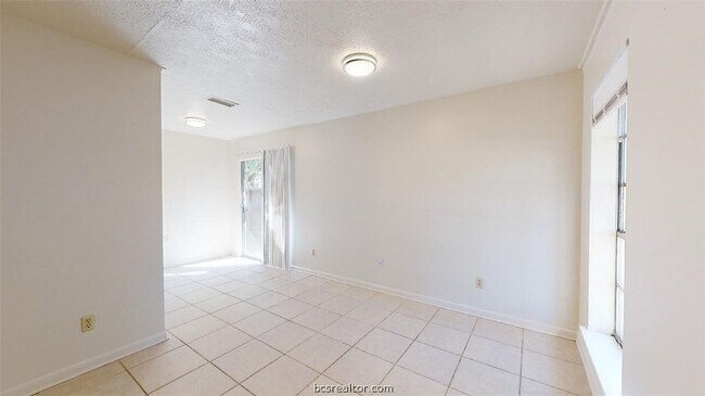 916 Navarro Dr