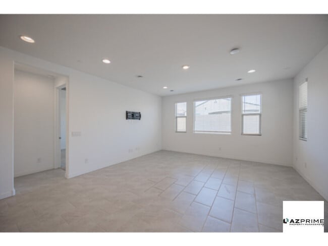 Photo - Modern 4/3 Tolleson House!