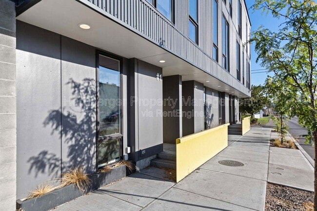 Photo - 1860 N Hamilton St