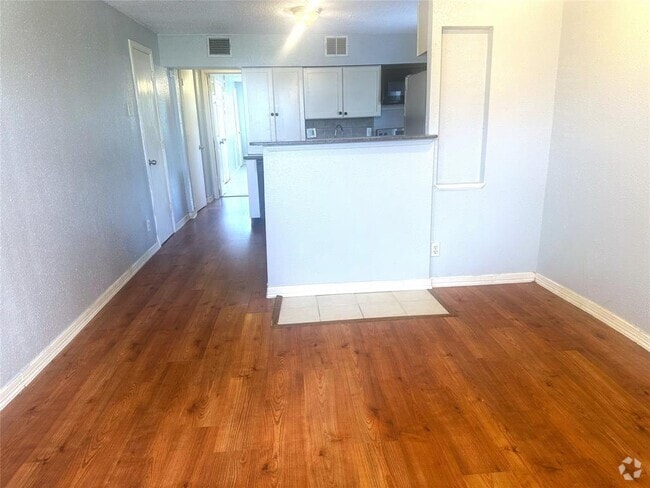 Building Photo - 3214 Hutchins St Unit 2 Rental