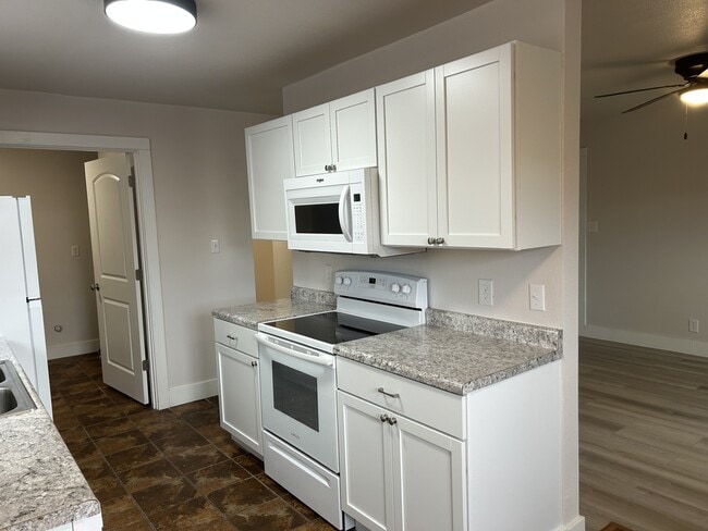 Kitchen - 402 Miller Ln