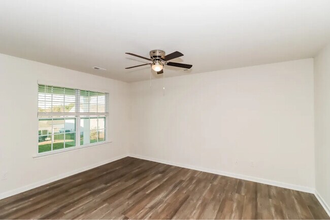 Photo - 166 Cassius Dr