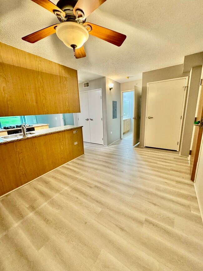 Photo - 9655 Woods Dr Unit 407