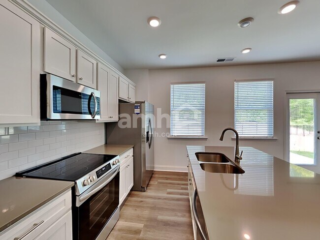 Photo - 665 Smt Vw Ln