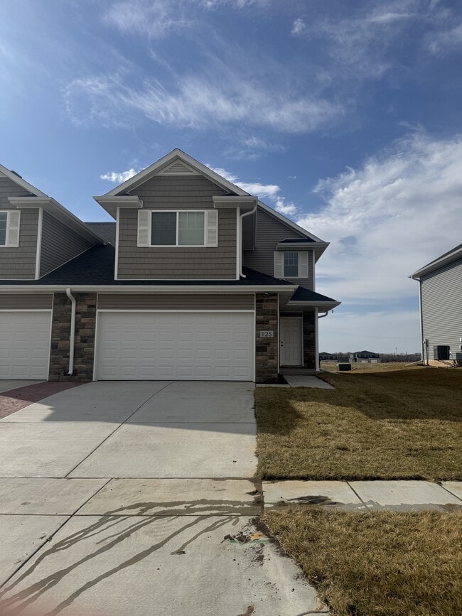 Building Photo - 125 W Olson Ave