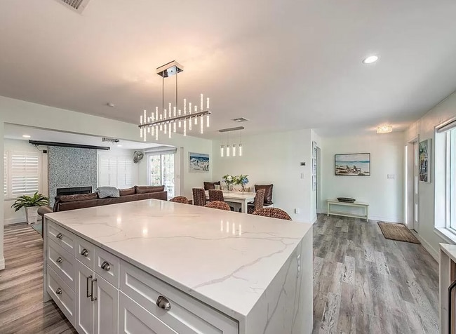 Photo - 778 5th Ave N