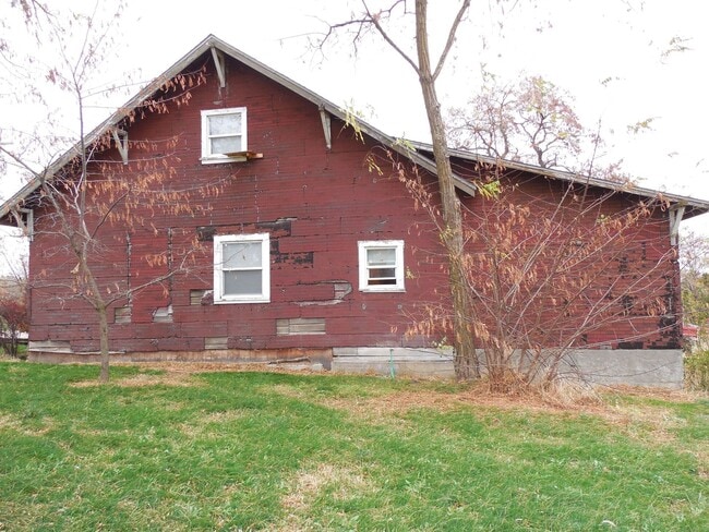 Photo - 3 bedroom 1 bath home with large yard