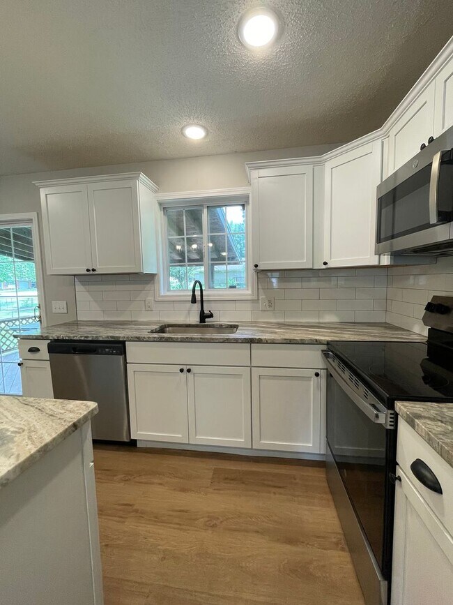 Photo - Great Location 3 bedroom 1 bath 1car garage