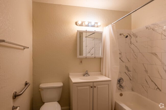 First Bathroom - Sommerhill Townhouses