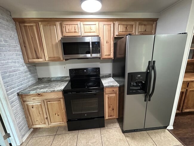 Photo - 719 W Loop Dr