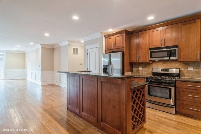 Photo - 2904 W Belmont Ave Unit 302