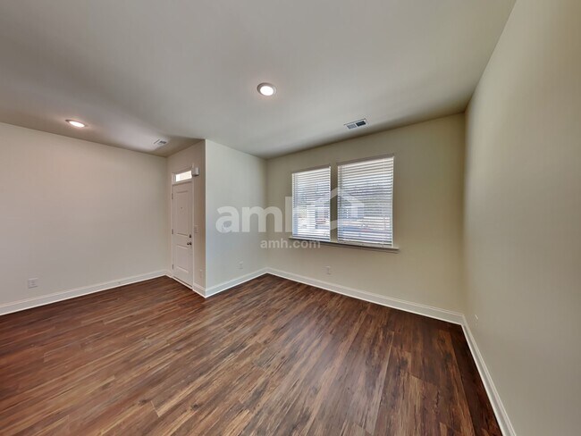 Photo - 152 Willow Ln