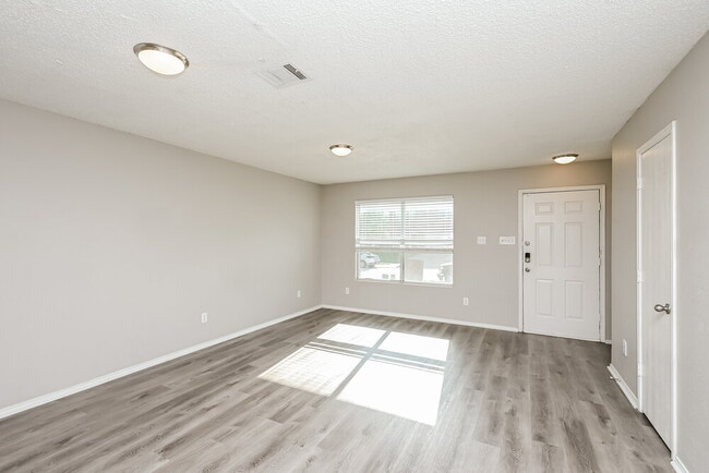 Photo - 8304 Cutter Hill Ave