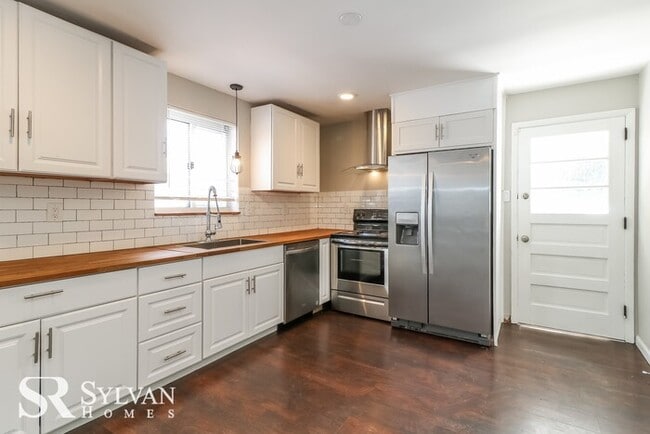 Photo - Gorgeous 5 BR in Pittsburgh!