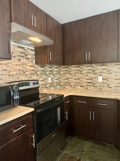 Building Photo - 123 N Villa Way Rental