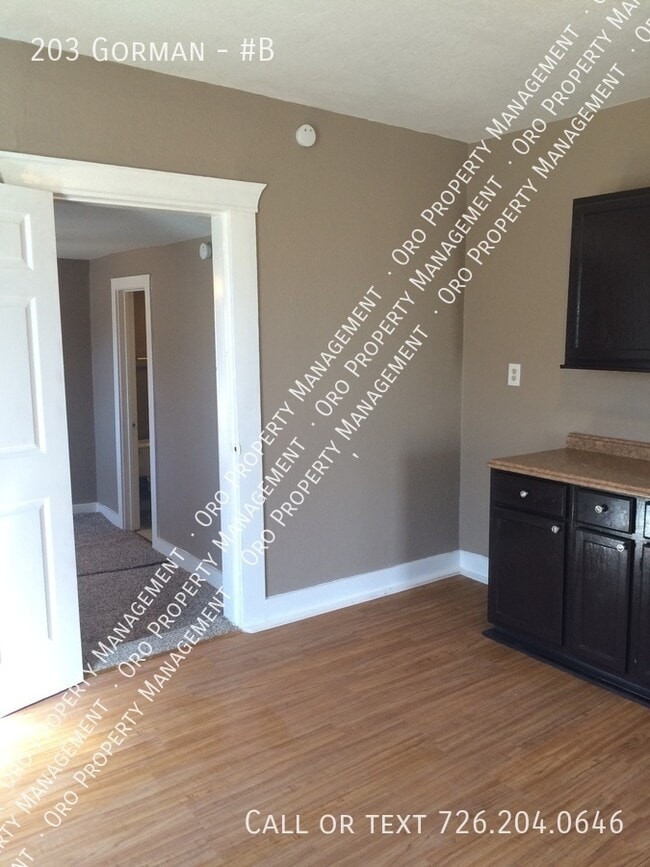 Photo - 203 Gorman-#B Unit #B