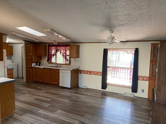 Photo - 212 Silver Rd