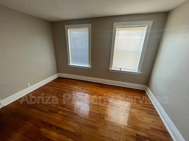 4738 S Grand Blvd Unit 2S