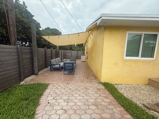 Photo - 18 NW 12th Ave