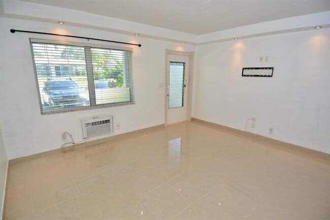 Photo - 2000 NE 51st Ct Unit 103