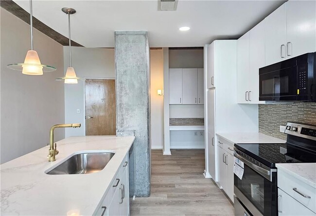 Photo - 361 17th St NW Unidad 1706