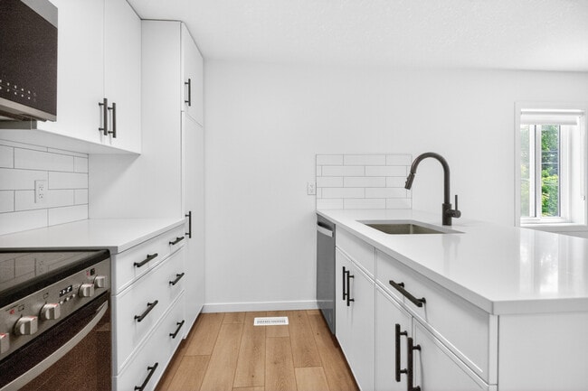 Photo - 12116-12143 43 St NW Unit 12116 GAR