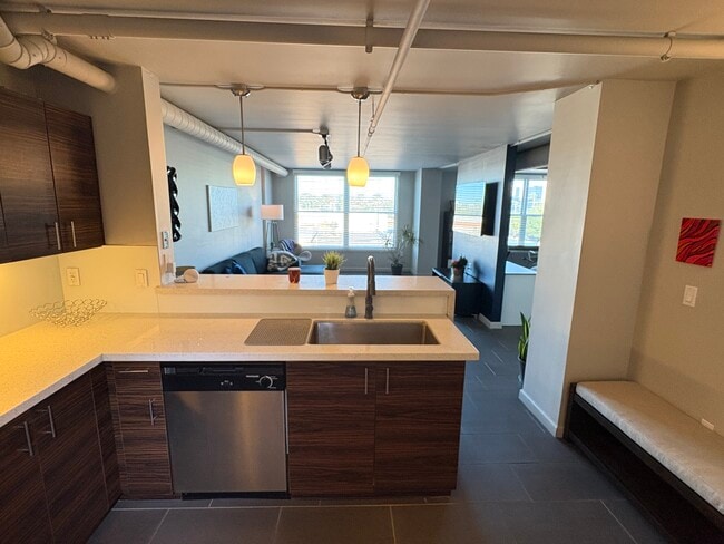 Kitchen - 535 W Thomas Rd Unit 403