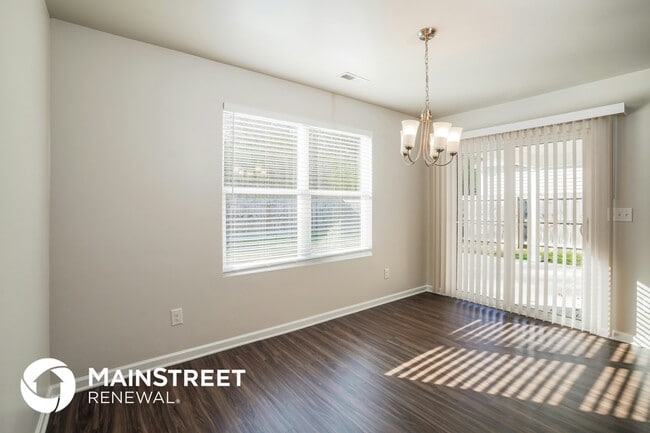 Photo - 4691 Woodford Cir