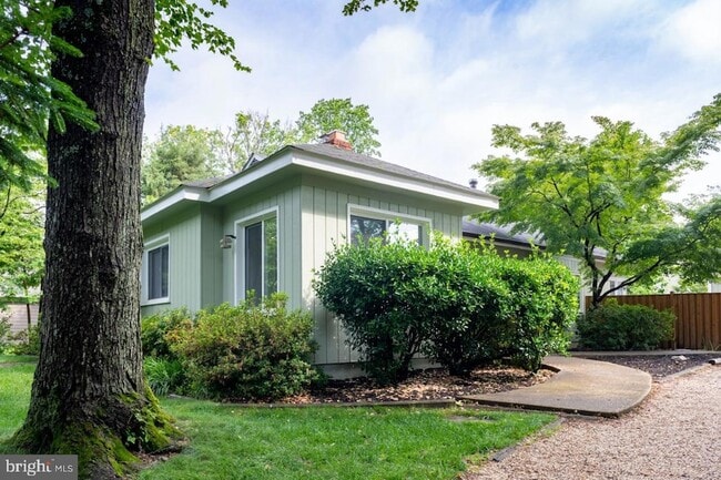 Photo - 2031 Hillside Dr