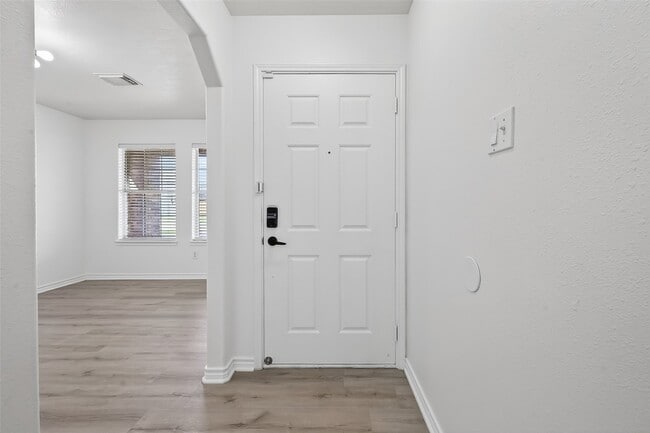 Photo - 9111 Grand Villa Ln