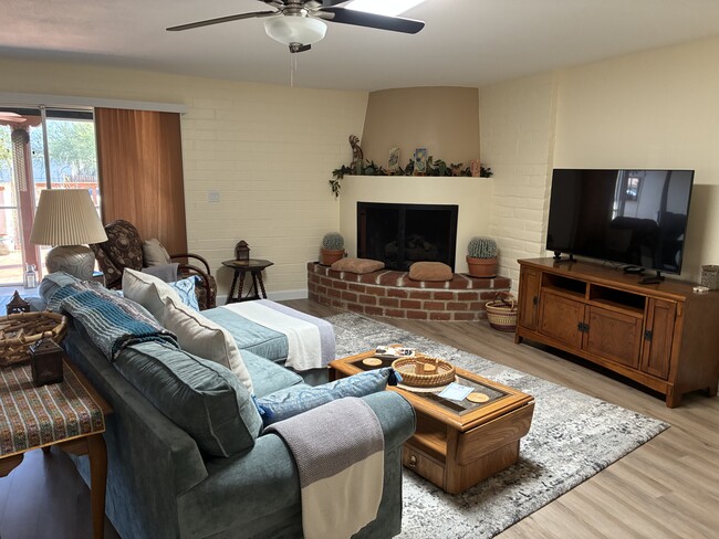 Building Photo - 80 N Los Olmos