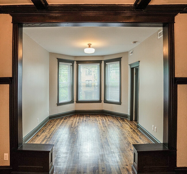 Photo - 836 N Maplewood Ave Unit Apt 2