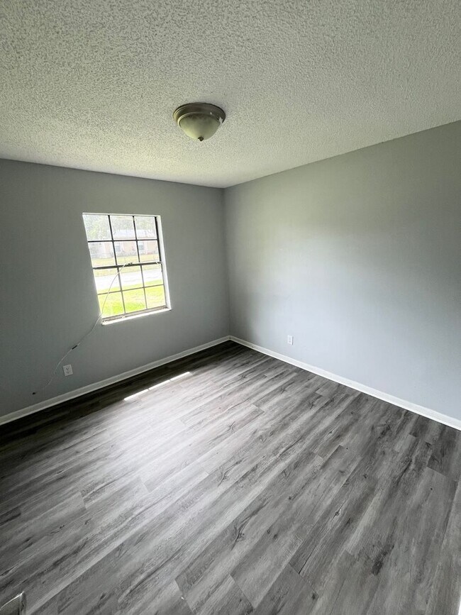 Photo - Beautiful 4BR/1.5BA Dade City Home NO APPL...